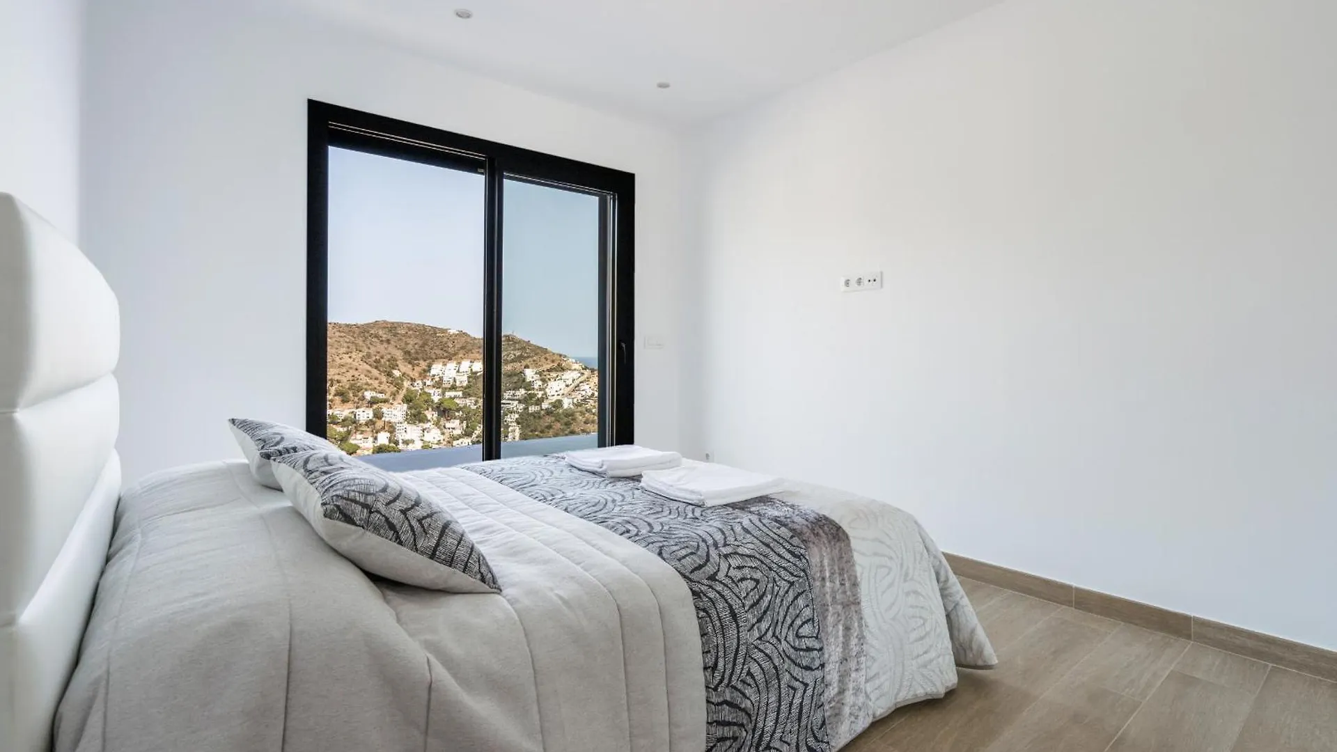 Welcs Villa 083 Emp Con Piscina Infinita Ρόζες